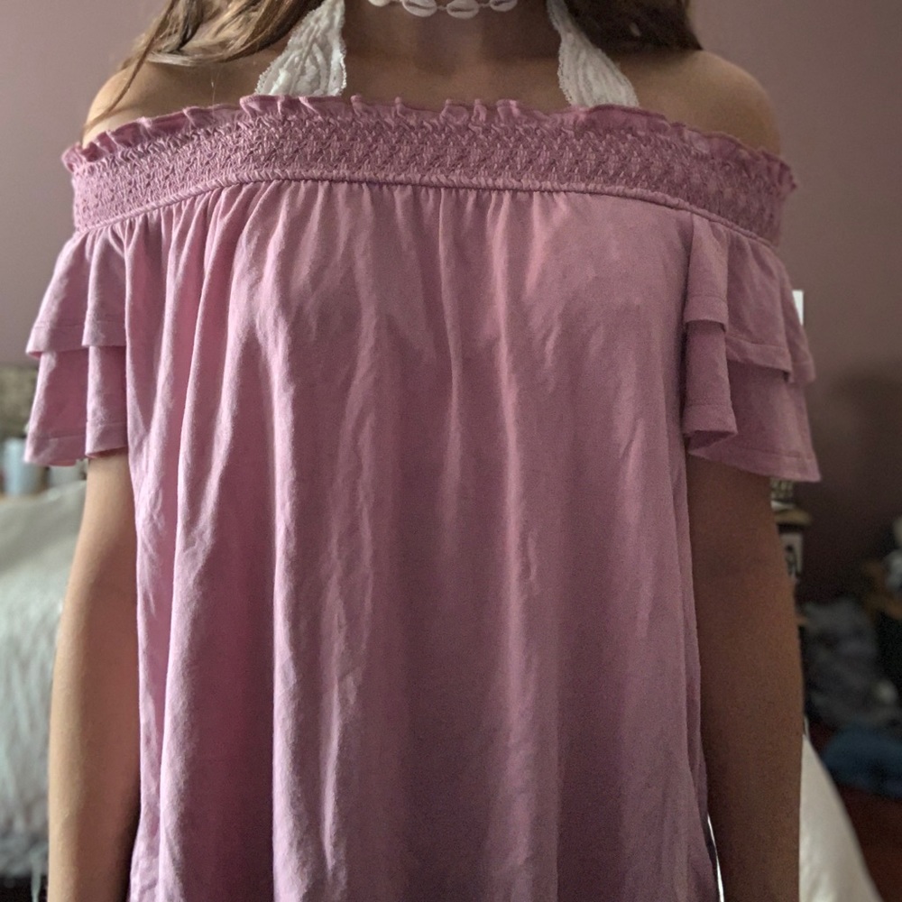 Super cute American Eagle off-the-shoulder top🌸💫
